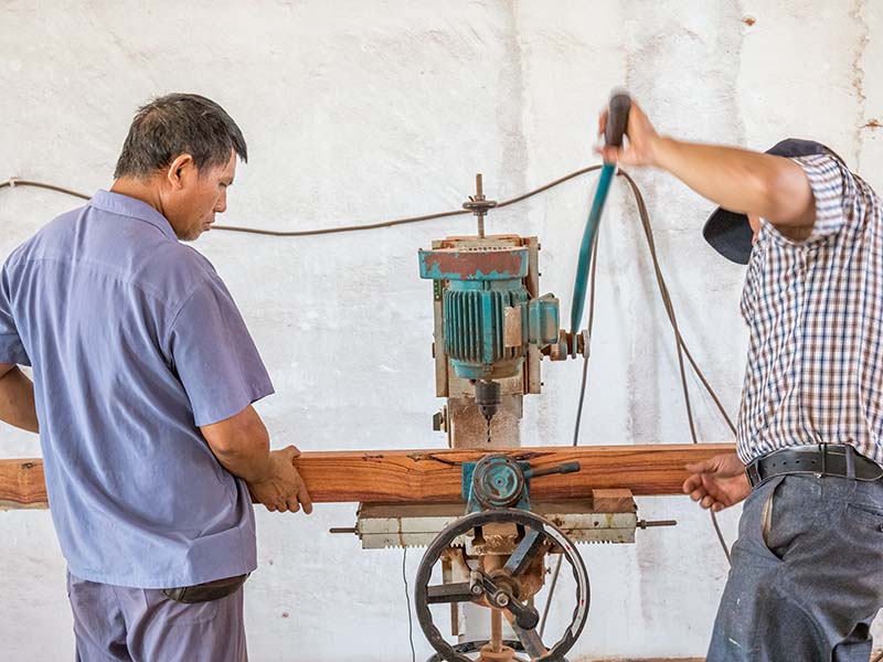弓长岭楼梯地板柜门的油漆修复-11