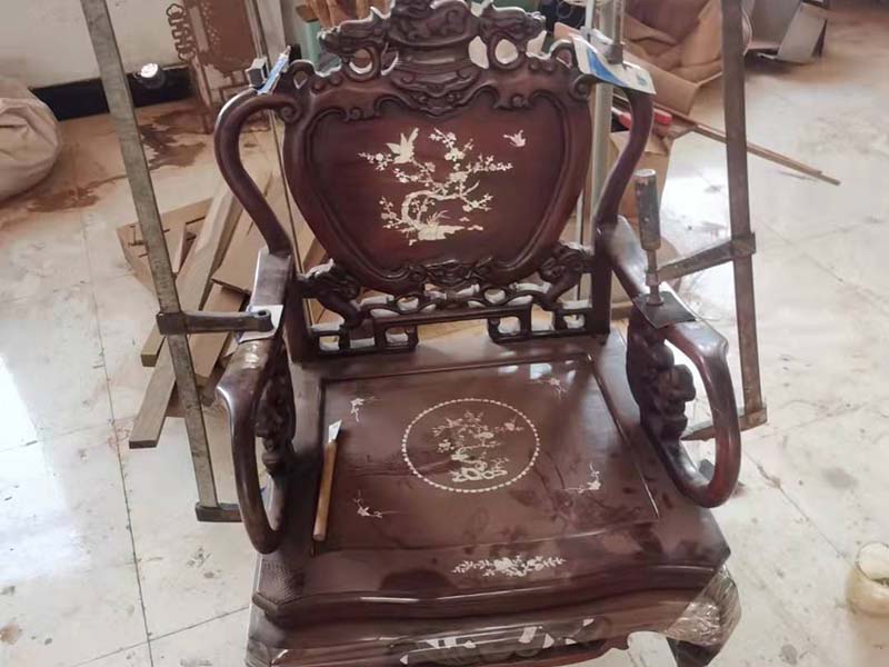 弓长岭老旧红木家具翻新方法